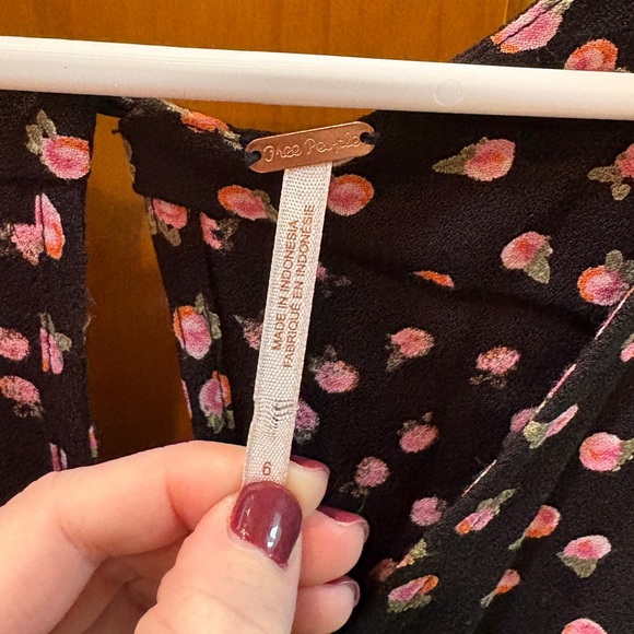 Free People Women’s Mia Empire-Waist Jumpsuit Size 6 Black & Pink Floral Print - Picture 5 of 13